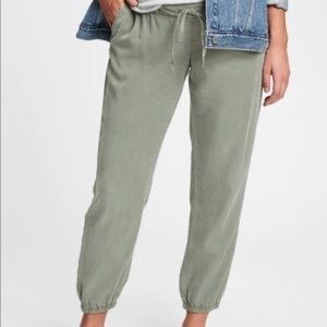 Gap Maternity Joggers (Size S)
